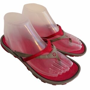 Merrill  Rose-Red and Gray Thong Sandals 8